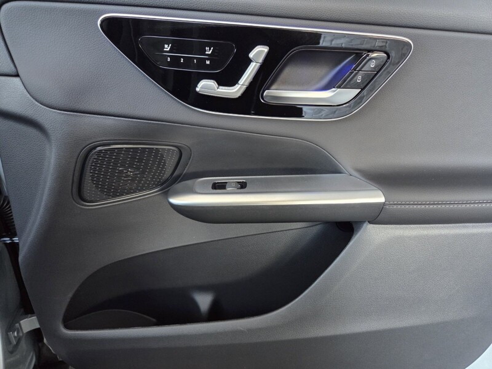 New 2026 Cirrus Silver Metallic Mercedes-Benz GLC 300 SUV image 19