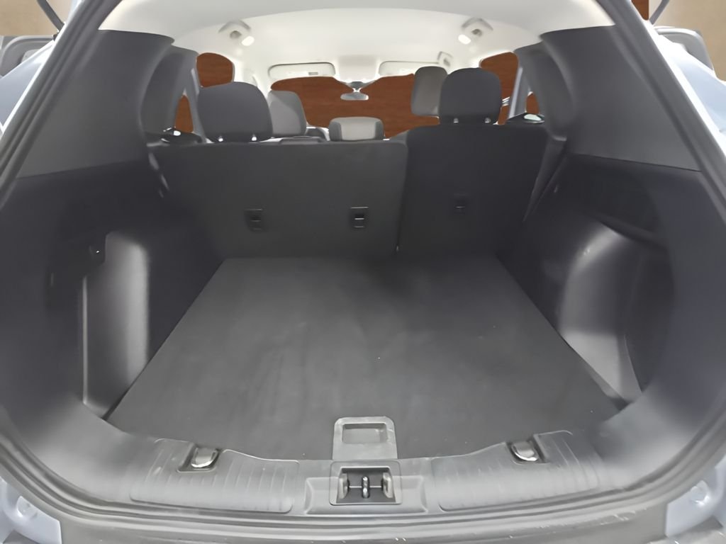Used 2022 Blue Ford SE image 18