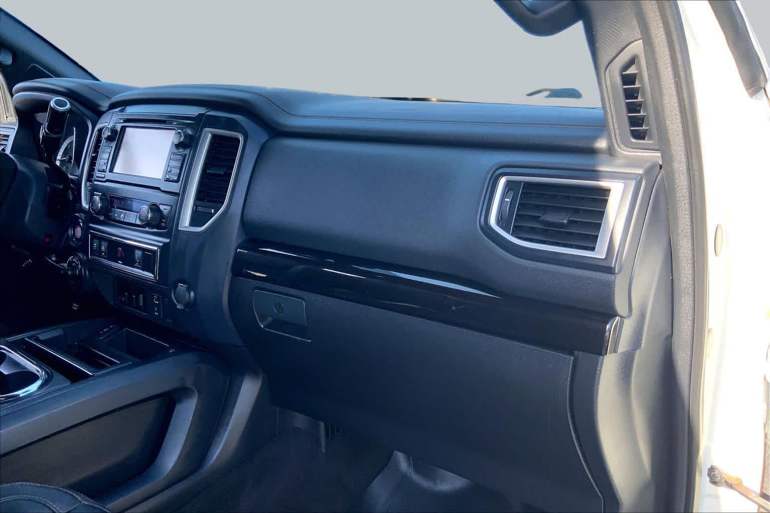 Used 2018 Pearl White Nissan SL image 19