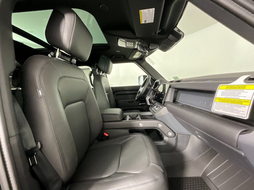 2026 Land Rover Defender X-Dynamic SE - Photo 3