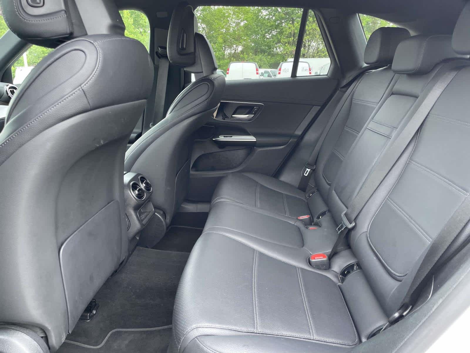 Used 2024 Whi/white Mercedes-Benz GLC 300 image 18