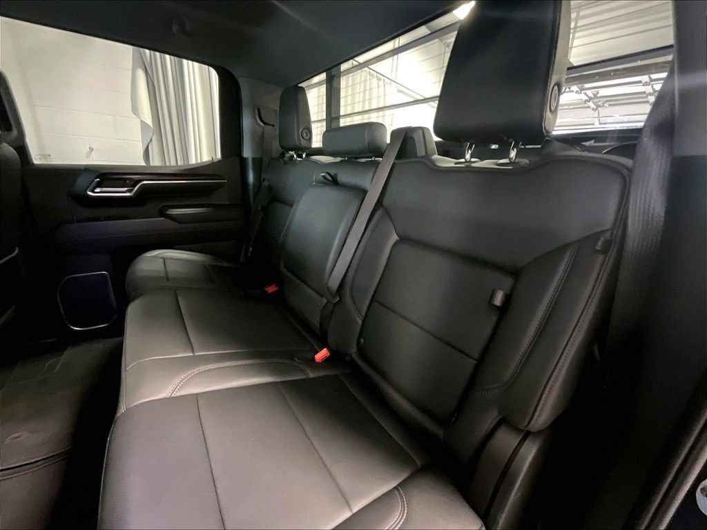 Used 2025 Onyx Black GMC SLT image 15