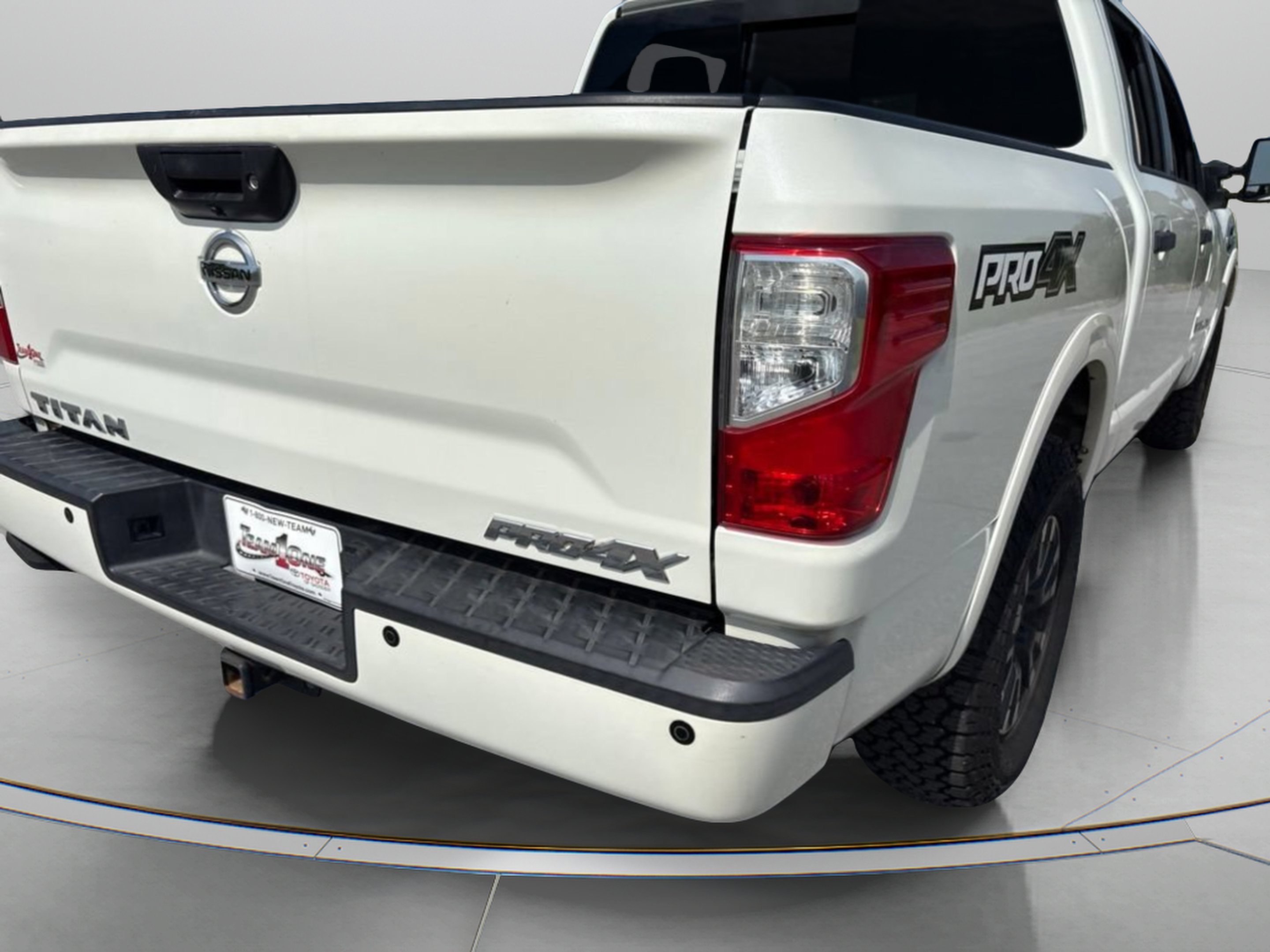 Used 2017 Pearl White Nissan PRO-4X image 9