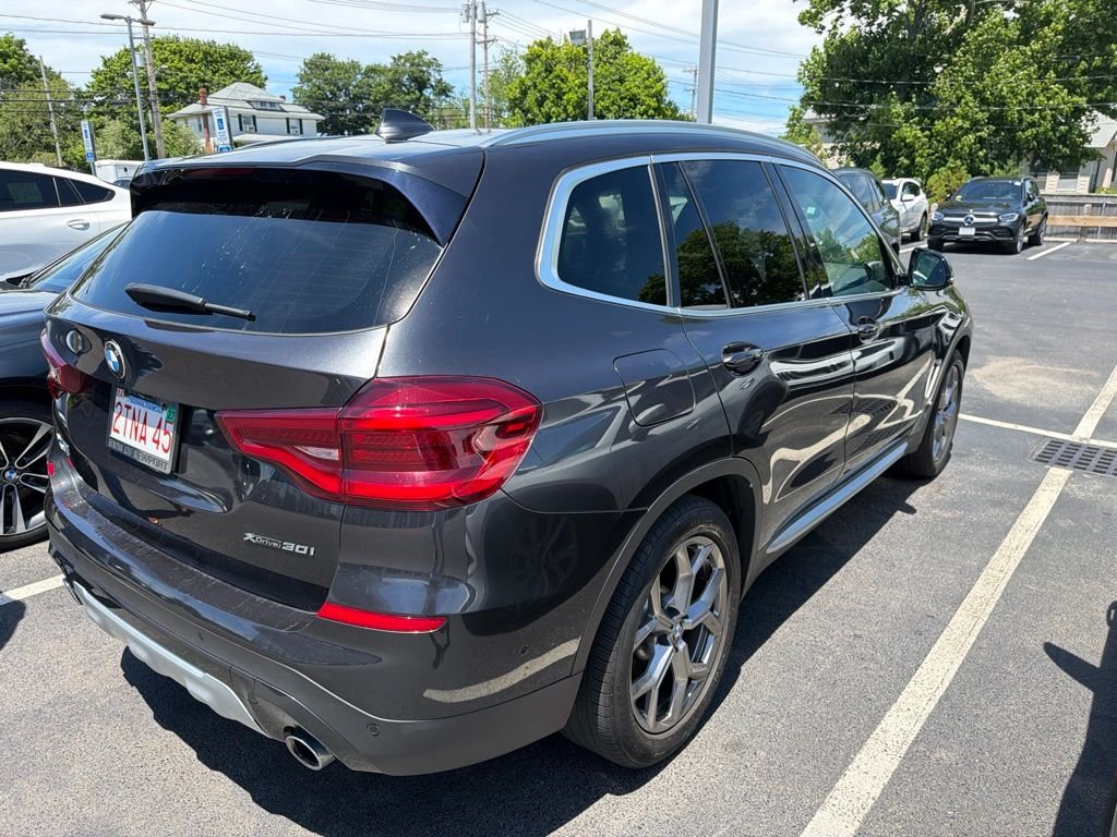 Used 2021 Gray BMW xDrive30i image 5