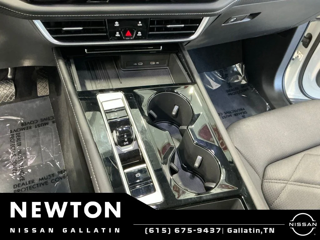 Used 2025 White Volkswagen 2.0T SE w/Technology image 11