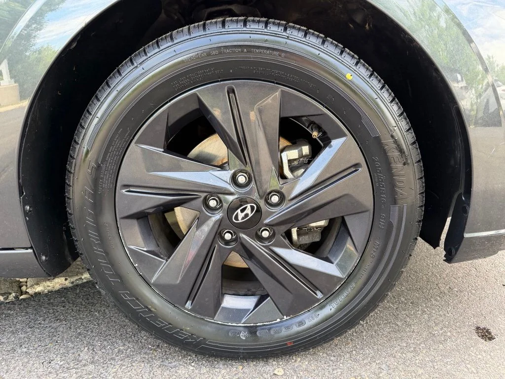 Used 2023 Gray Hyundai SEL image 9