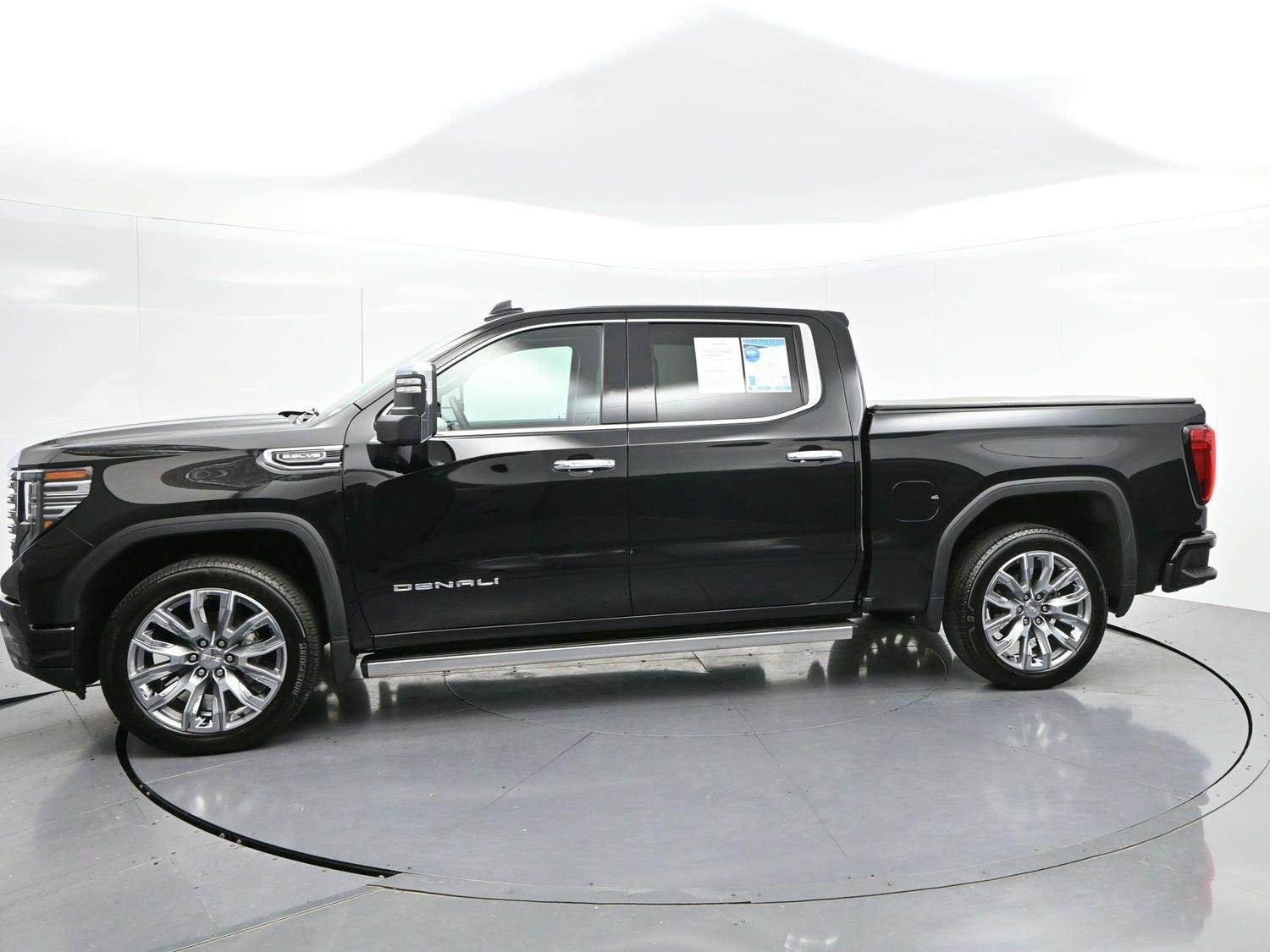 Used 2025 Onyx Black GMC Denali image 4