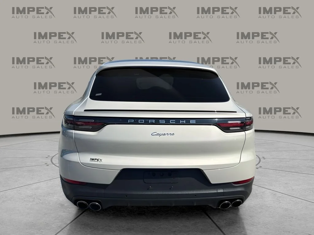 Used 2022  Porsche Base image 4