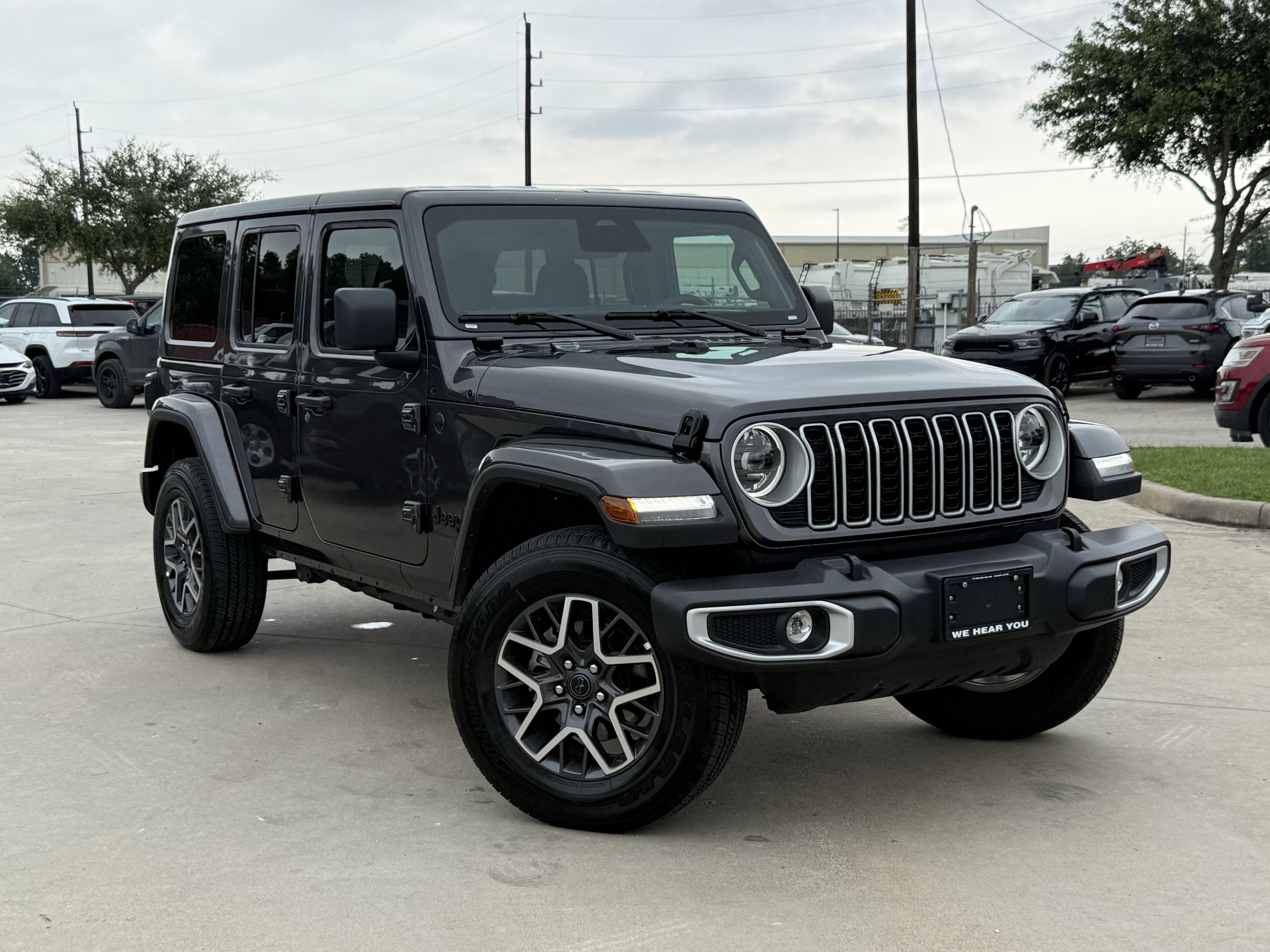 Used 2025 Granite Crystal Metallic Clearcoat Jeep  image 2
