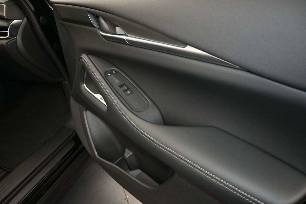 New 2027 MINERAL BLACK INFINITI Luxe FWD image 24