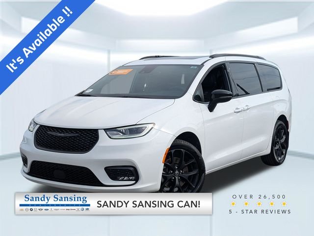 Used 2025 White Chrysler Limited image 1