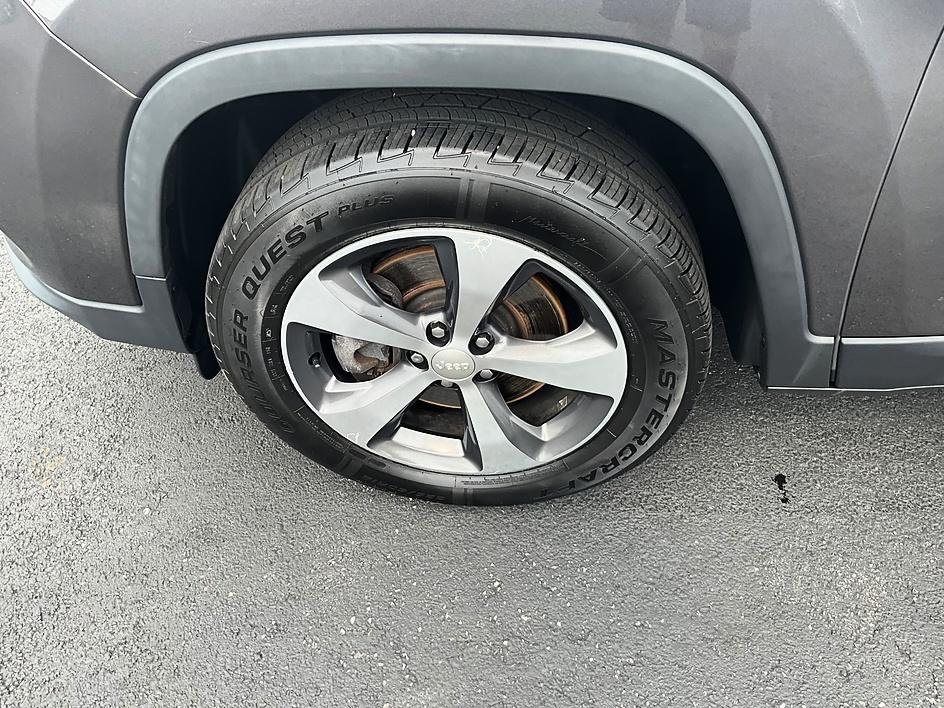 Used 2019 Gray Jeep Limited image 11