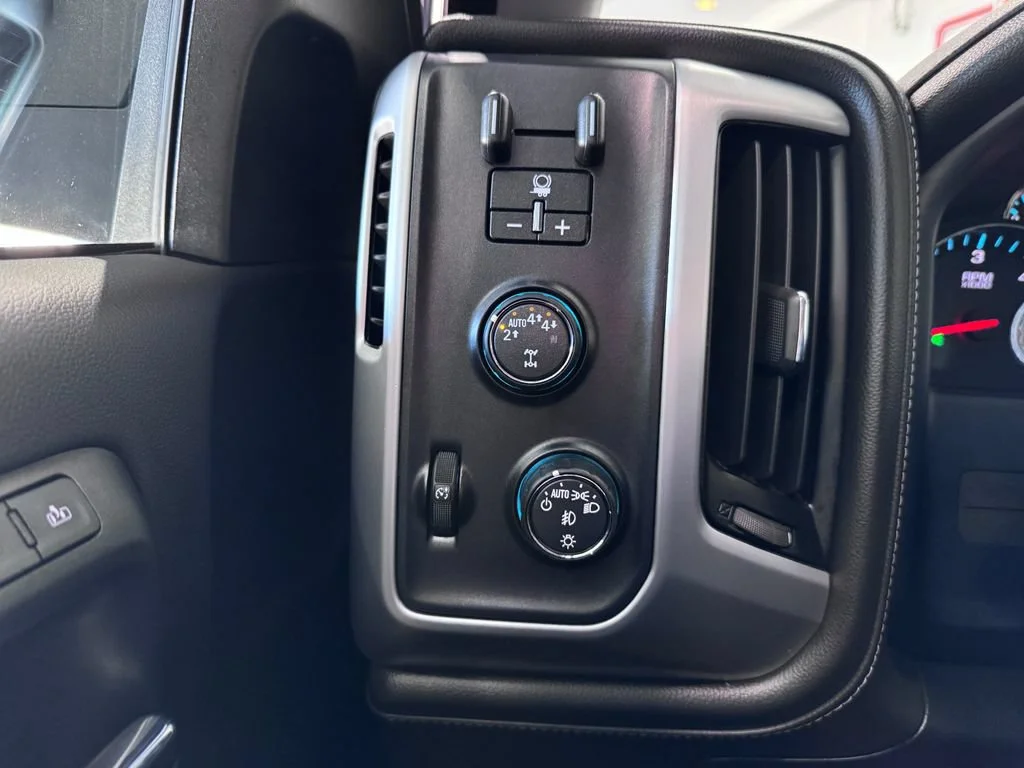 Used 2018 ONYX BLACK GMC SLT image 23