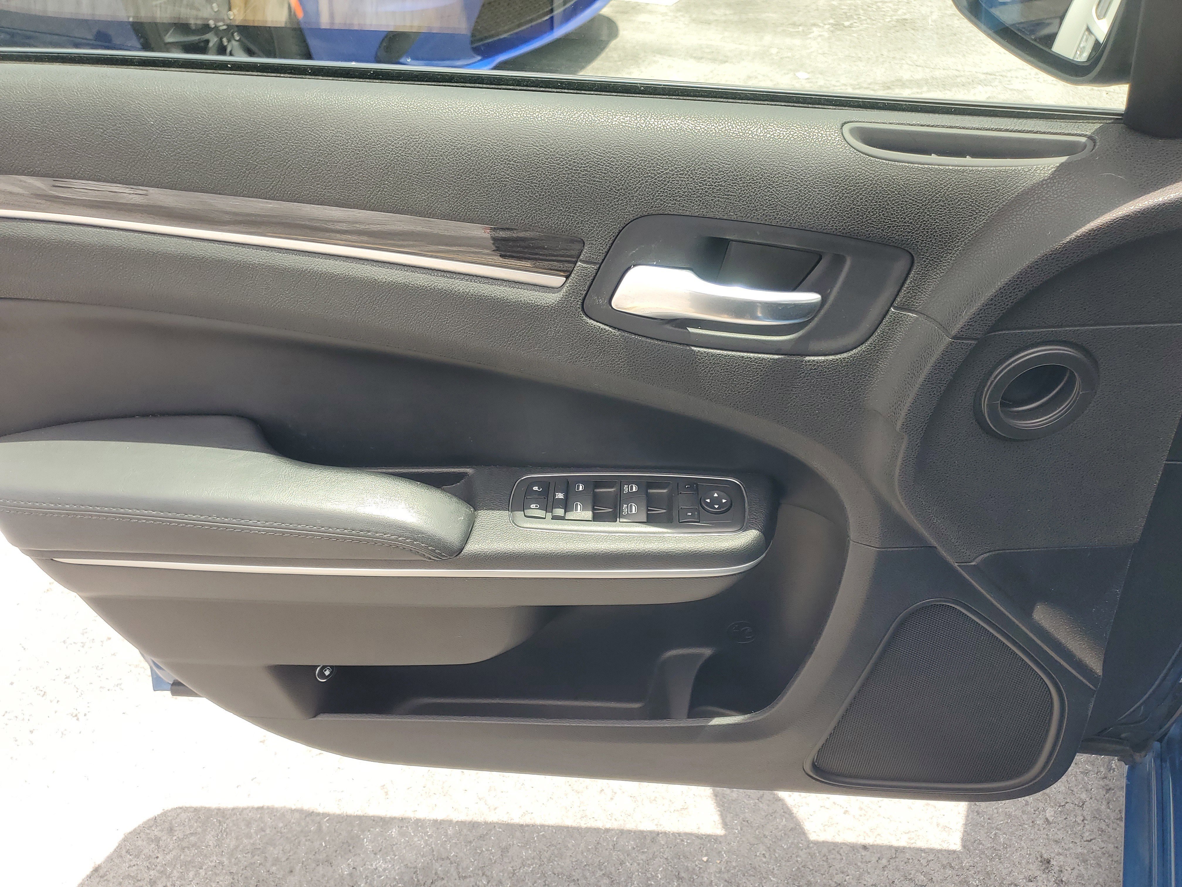 Used 2022 Frostbite Chrysler Touring image 17