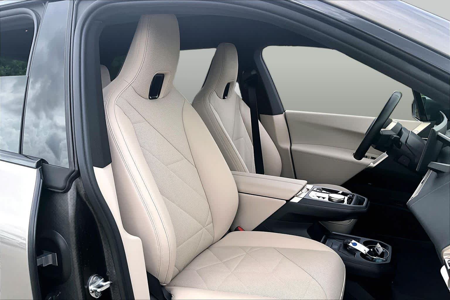 Used 2024 Oxide Grey Metallic BMW xDrive50 image 8