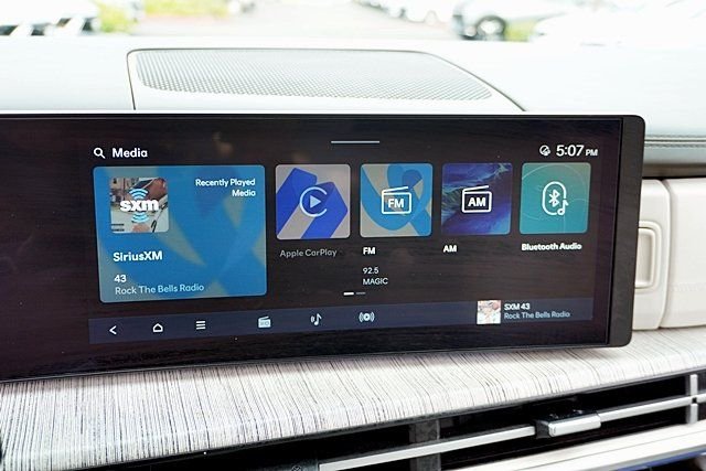 Used 2025 White Hyundai Calligraphy image 32