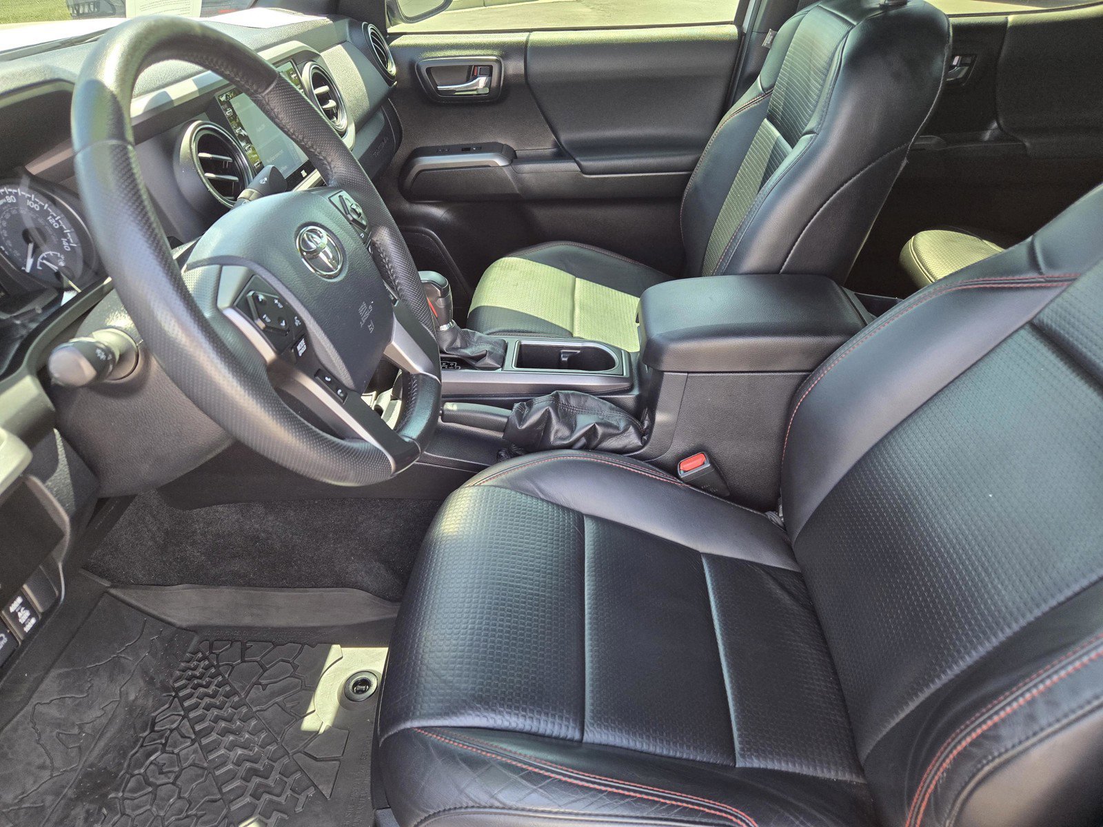 Certified Used 2020 White Toyota  image 19
