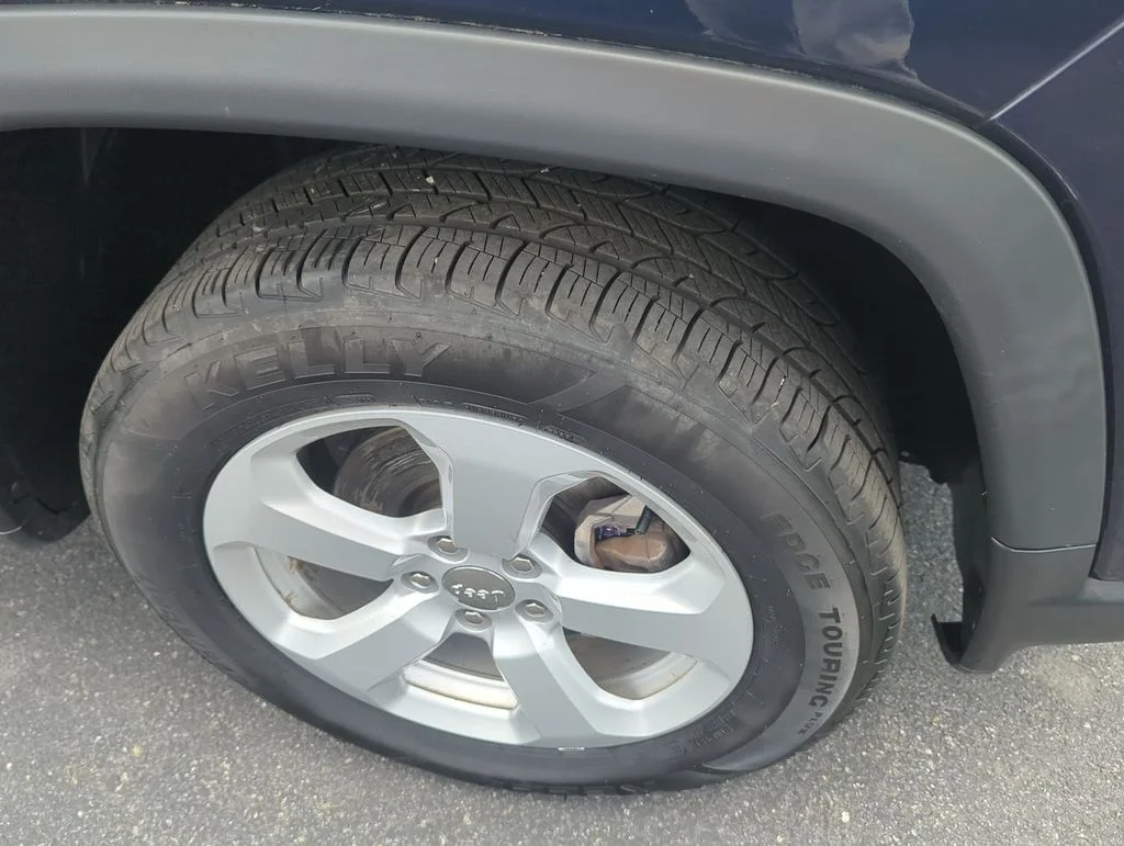 Used 2021 Blue Jeep Latitude image 10
