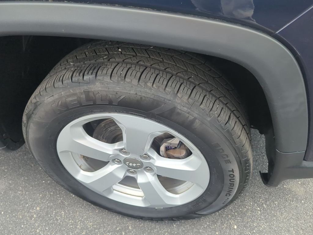 Used 2021 Blue Jeep Latitude image 10