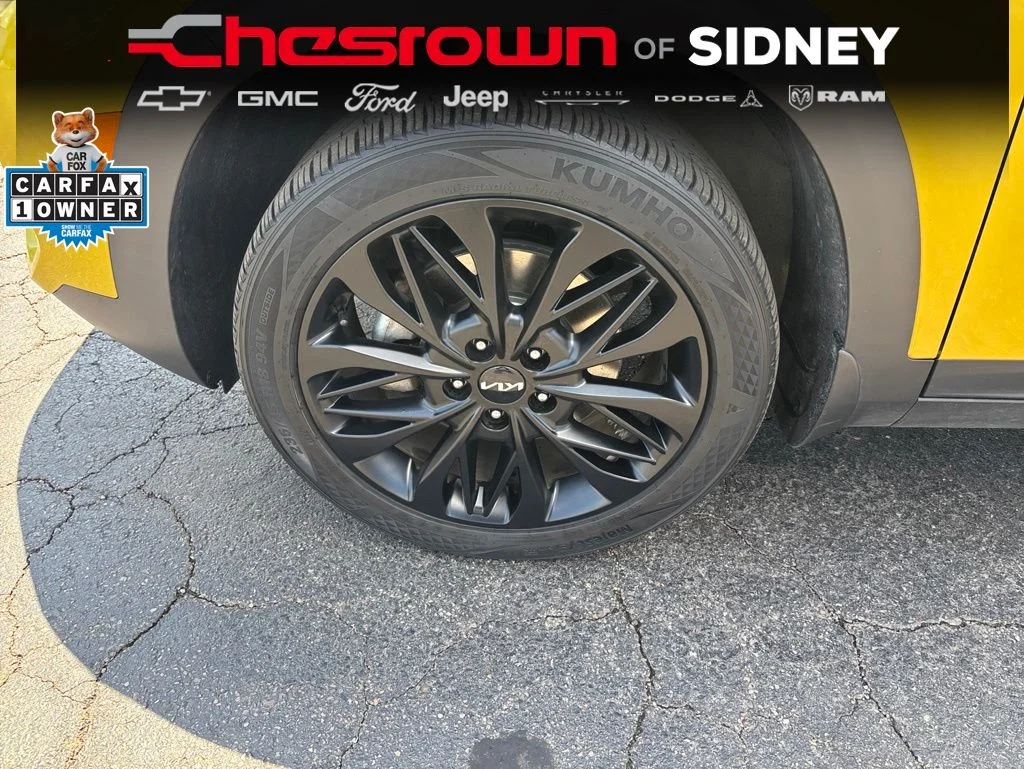 Used 2022 Yellow Kia Nightfall image 9