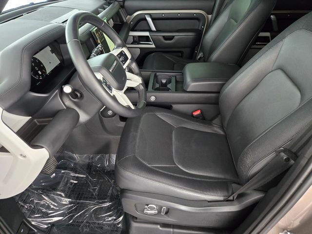 Used 2023 Gold Land Rover X-Dynamic SE image 10