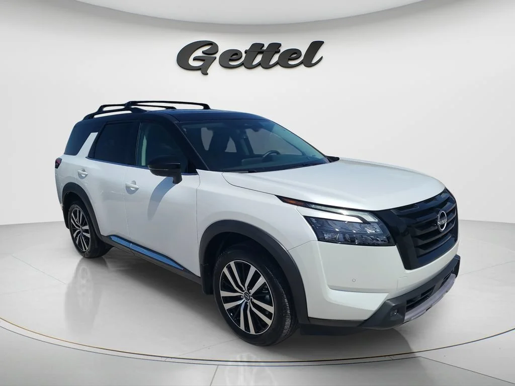 Used 2025 White Nissan Platinum FWD image 3