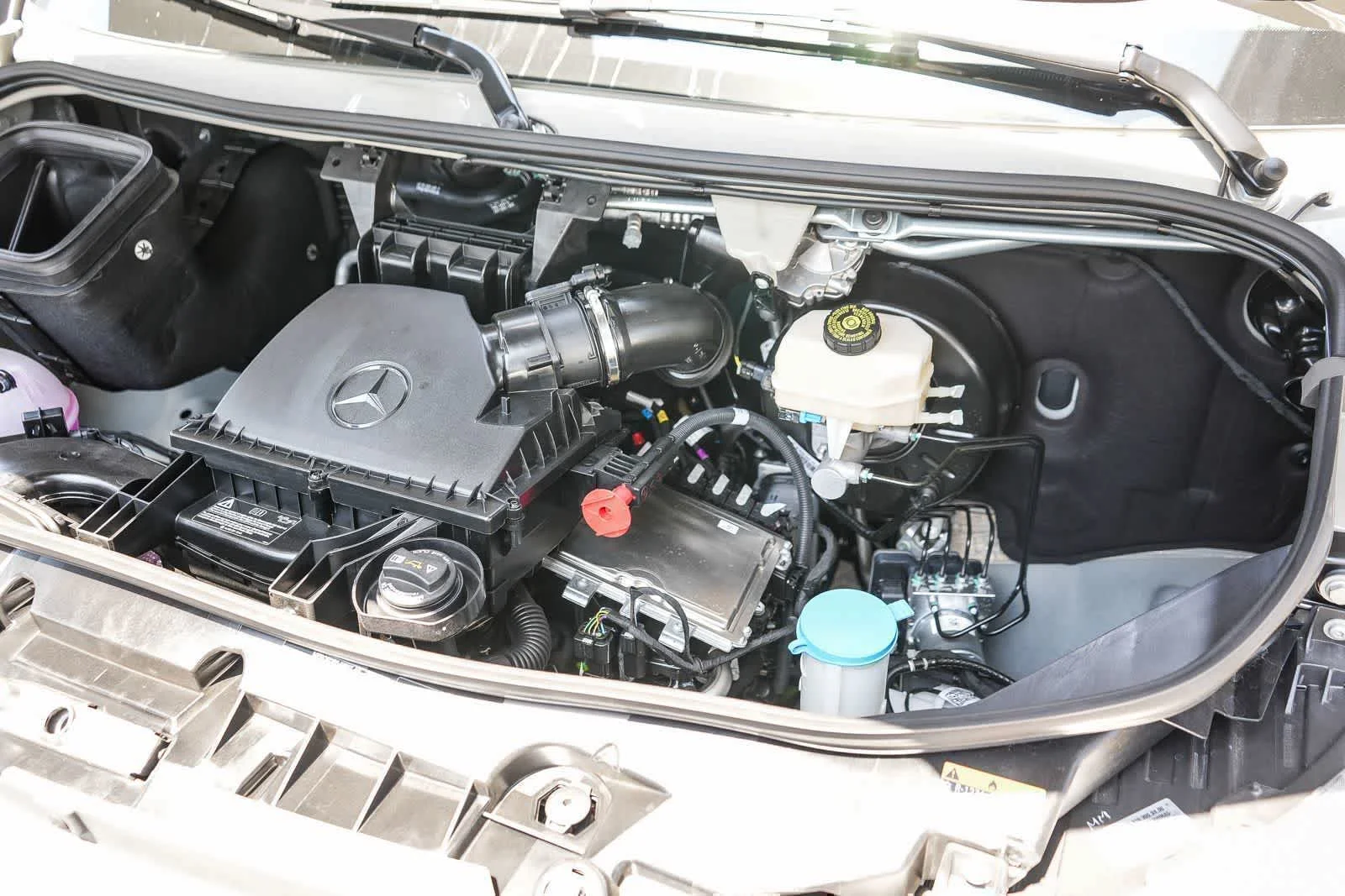 New 2026 Stone Gray Mercedes-Benz Crew 144WB High Roof RWD 2.0L I4 Diesel Turbo HO image 30