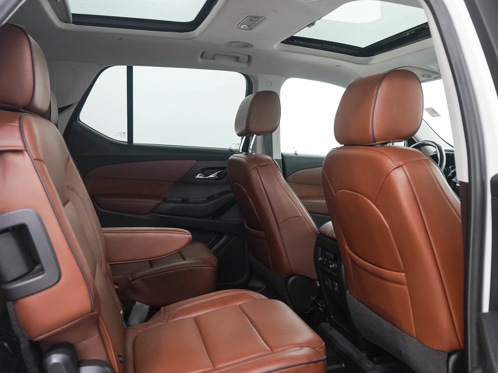 Used 2021 Iridescent Pearl Tricoat Chevrolet High Country image 13