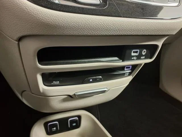 Used 2017 White Chrysler Touring L Plus image 24