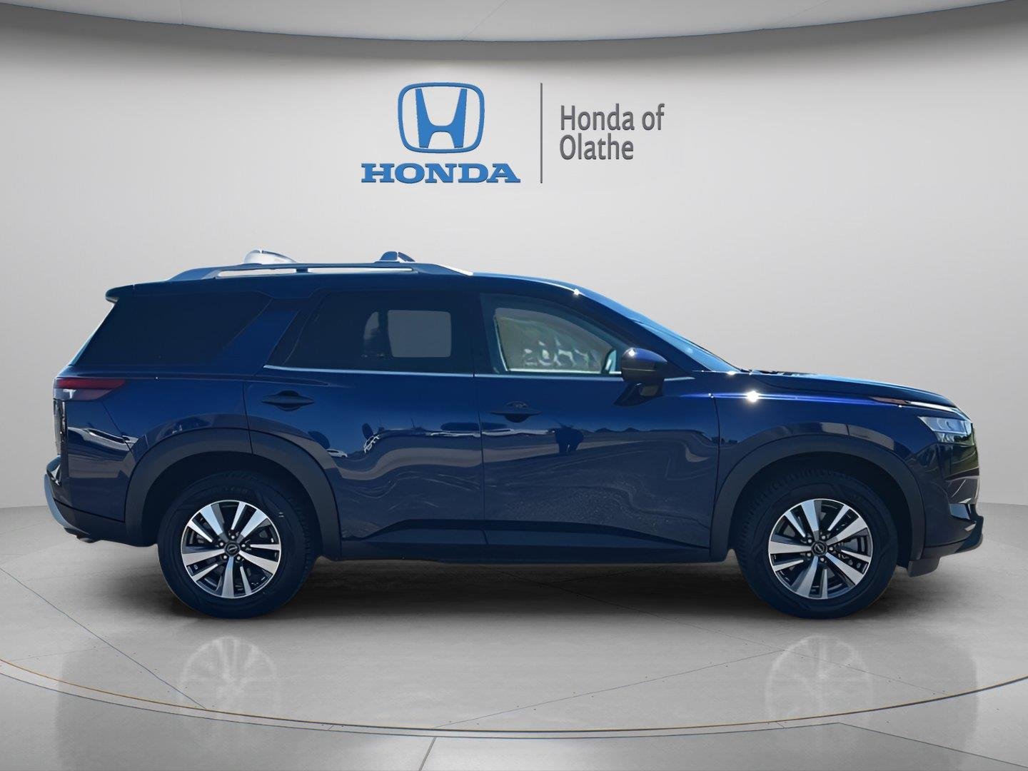 Used 2023 Nissan Pathfinder SL with VIN 5N1DR3CC3PC220963 for sale in Kansas City