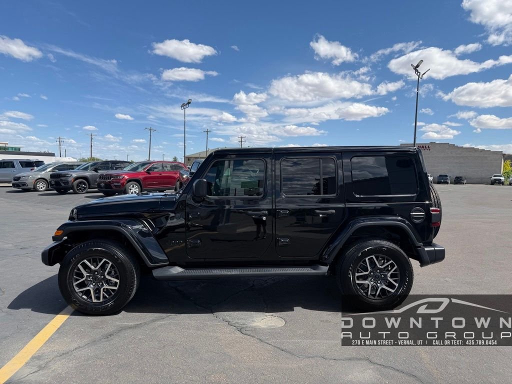New 2026 Black Clear-Coat Exterior Paint Jeep Sahara image 6