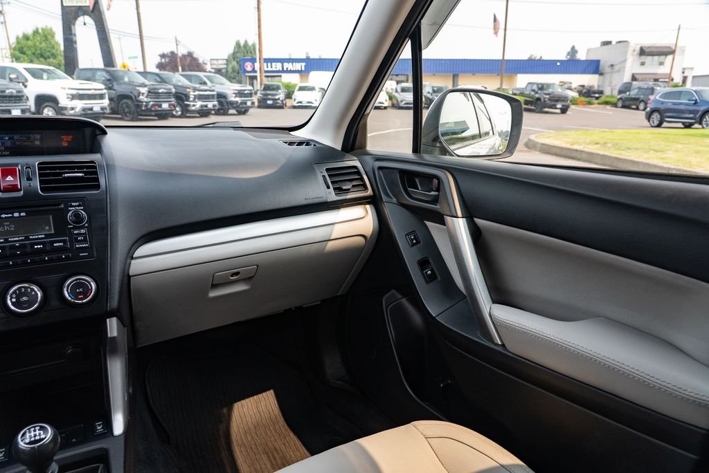Used 2014 Ice Silver Metallic Subaru 2.5i Premium image 11