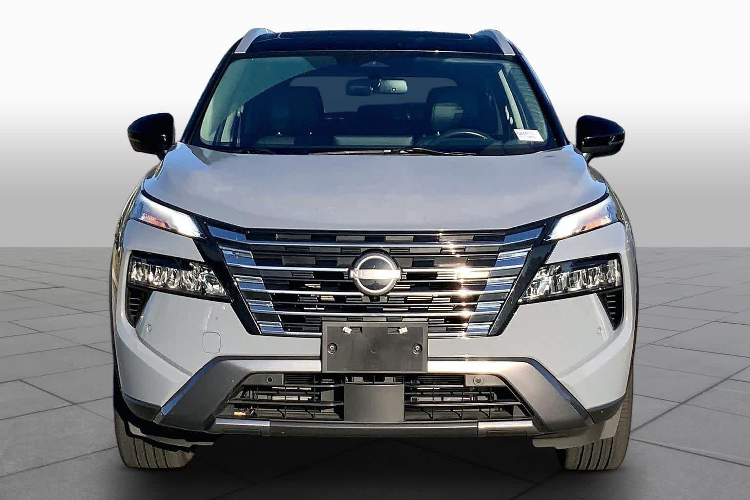 Used 2024 Boulder Gray Pearl/Super Black Nissan SL image 4