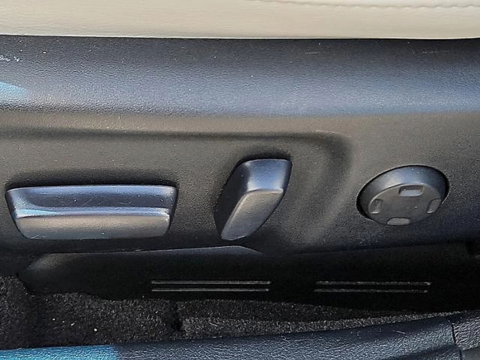 Used 2016 Magnetic Gray Metallic Toyota XLE image 22