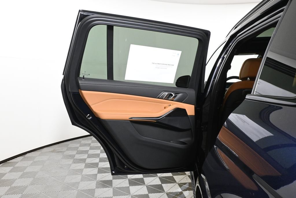 Used 2027 Black BMW xDrive40i image 30