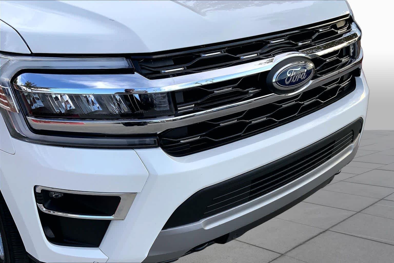 Used 2022 Star White Metallic Tri-Coat Ford Limited image 32