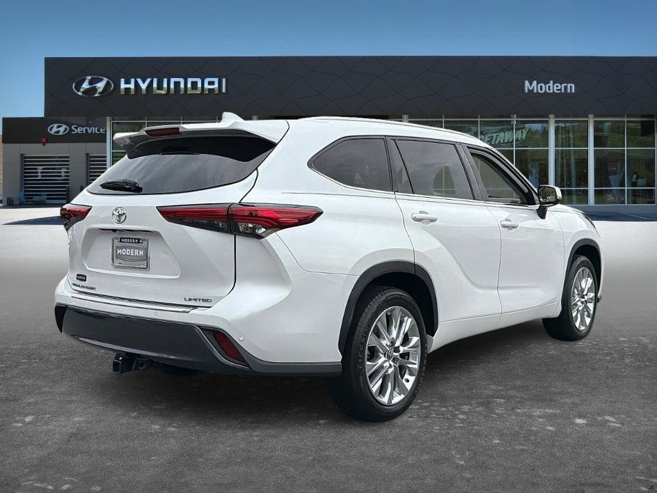 Used 2022 Pearl Toyota Limited image 4