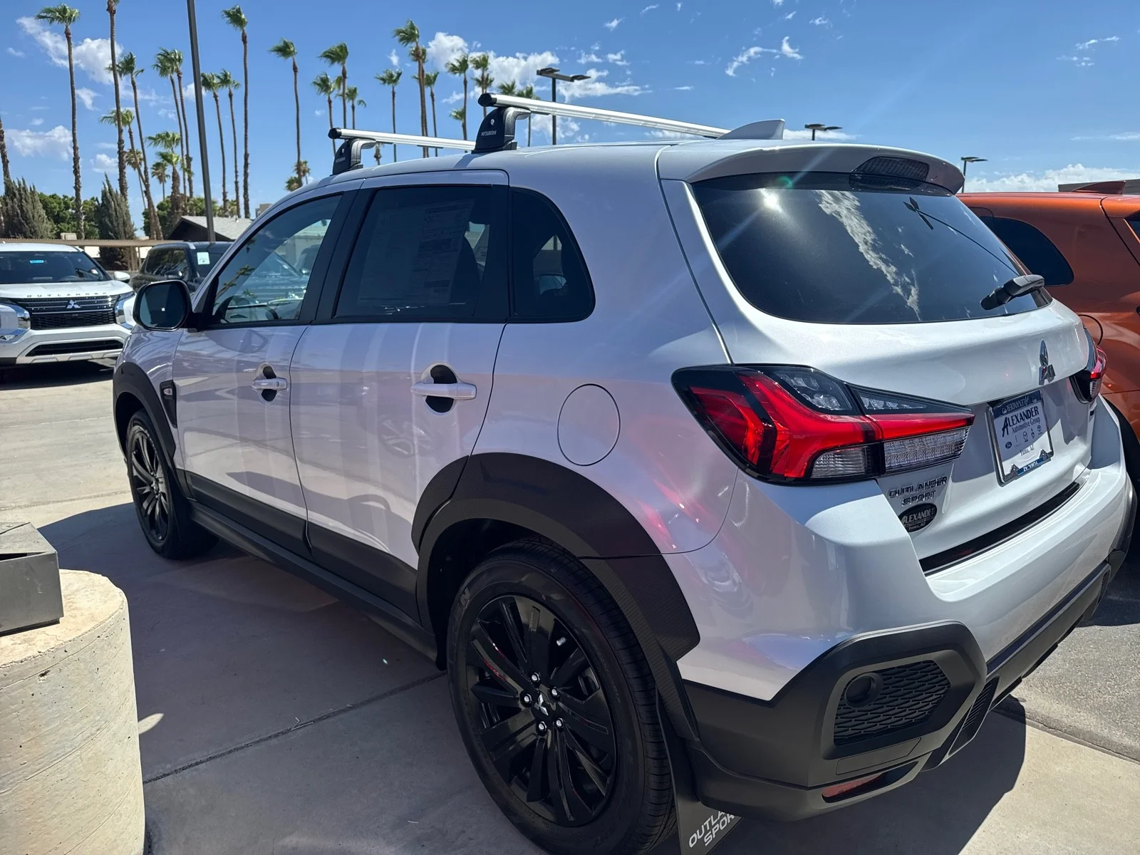 Used 2025 White Diamond Mitsubishi Trail Edition image 9