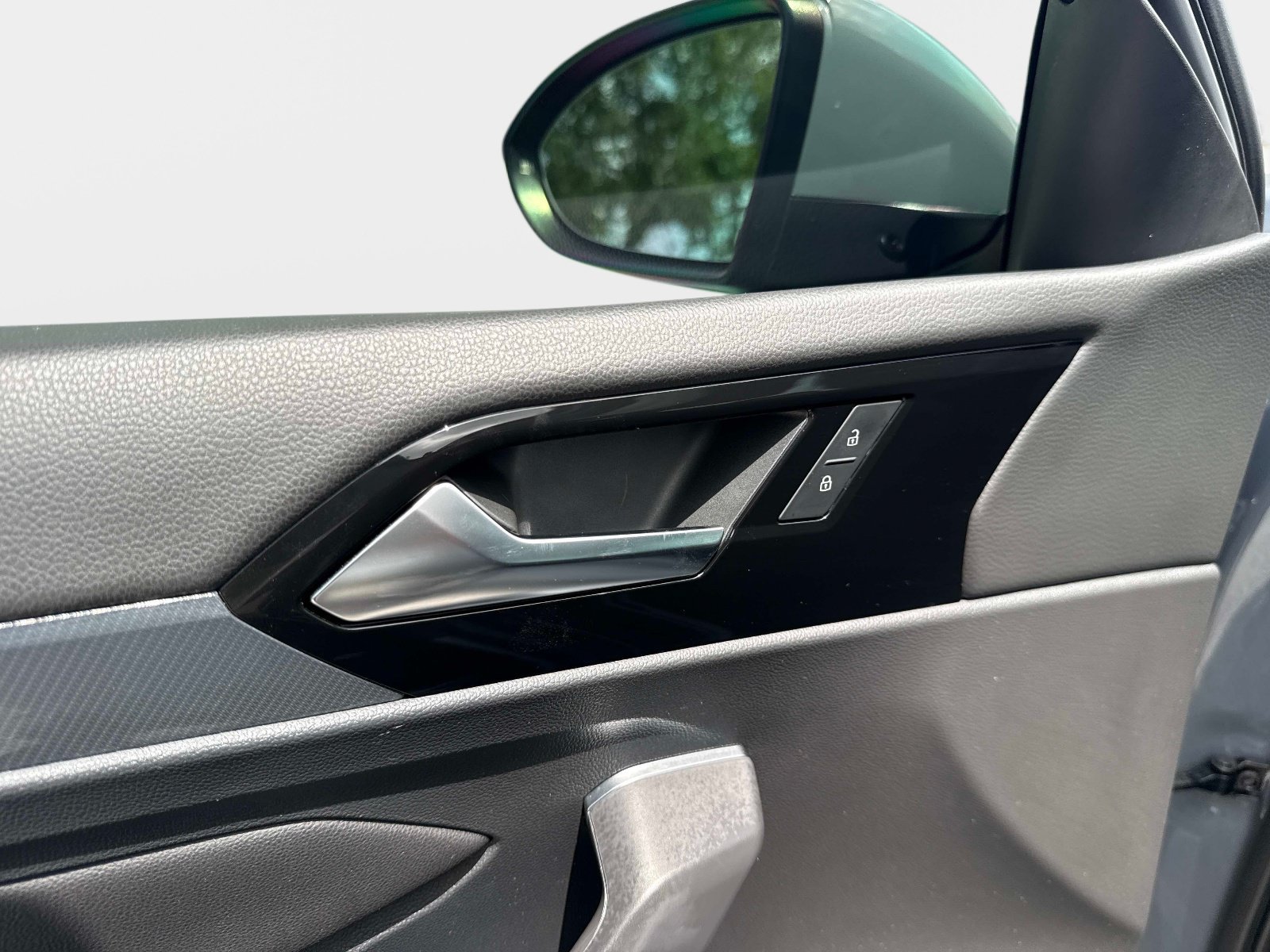 Used 2019 Platinum Gray Metallic Volkswagen R-Line image 16