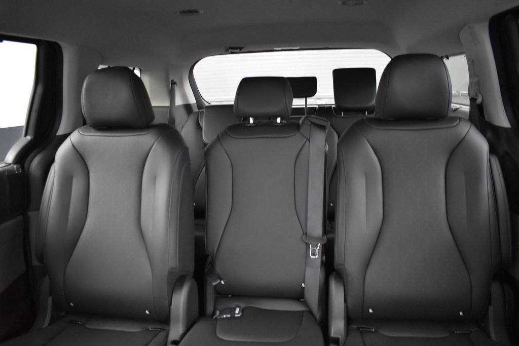 New 2026 Aurora Black Pearl Kia EX image 17