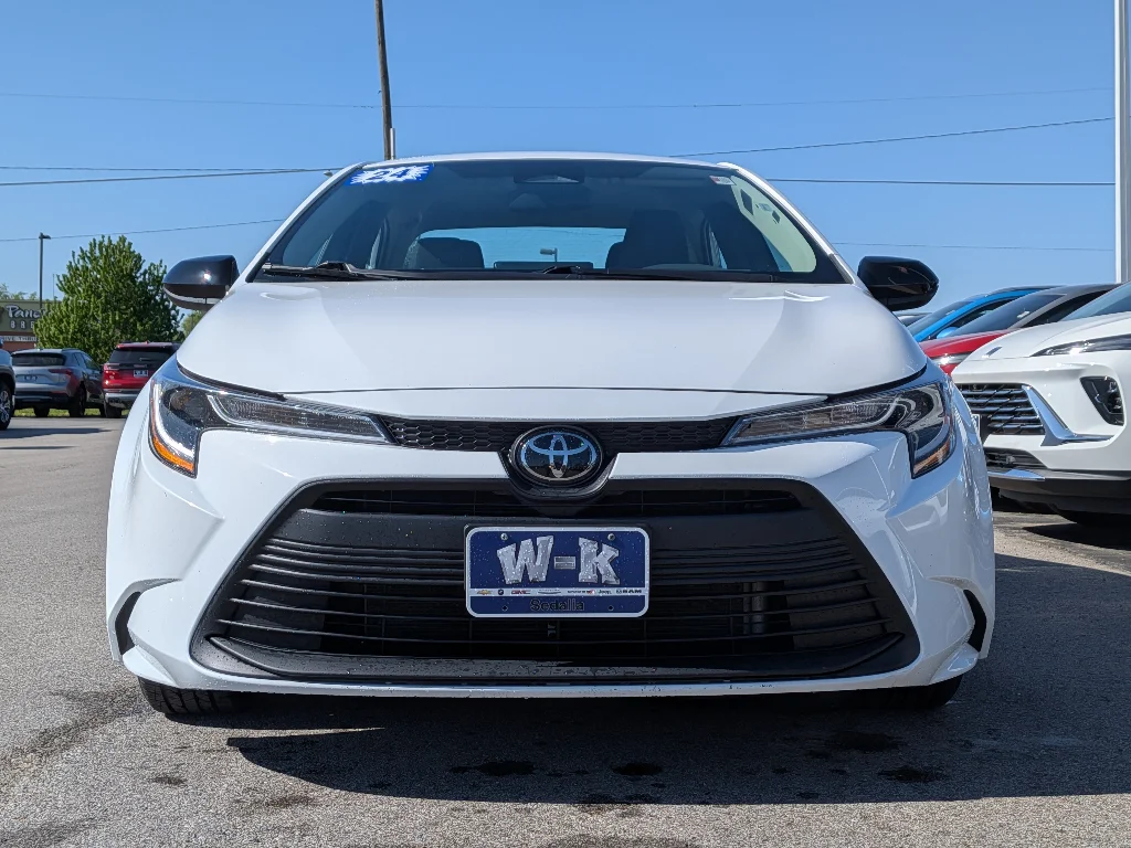 Used 2024 Ice Cap Toyota LE image 5