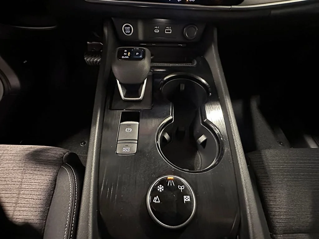 Used 2022 Silver Nissan SV image 34