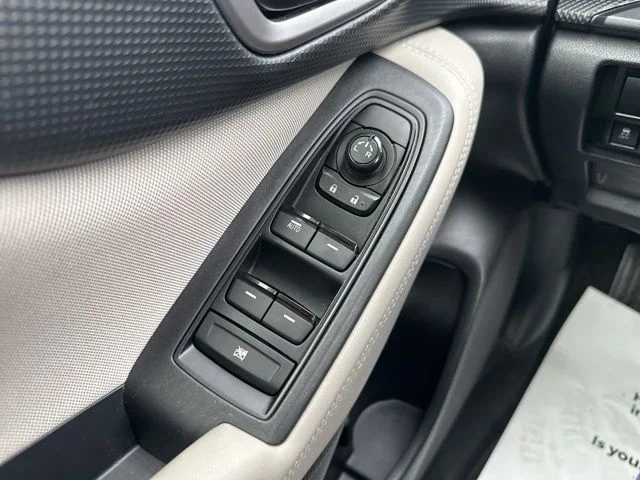 Used 2022 White Subaru Base image 23