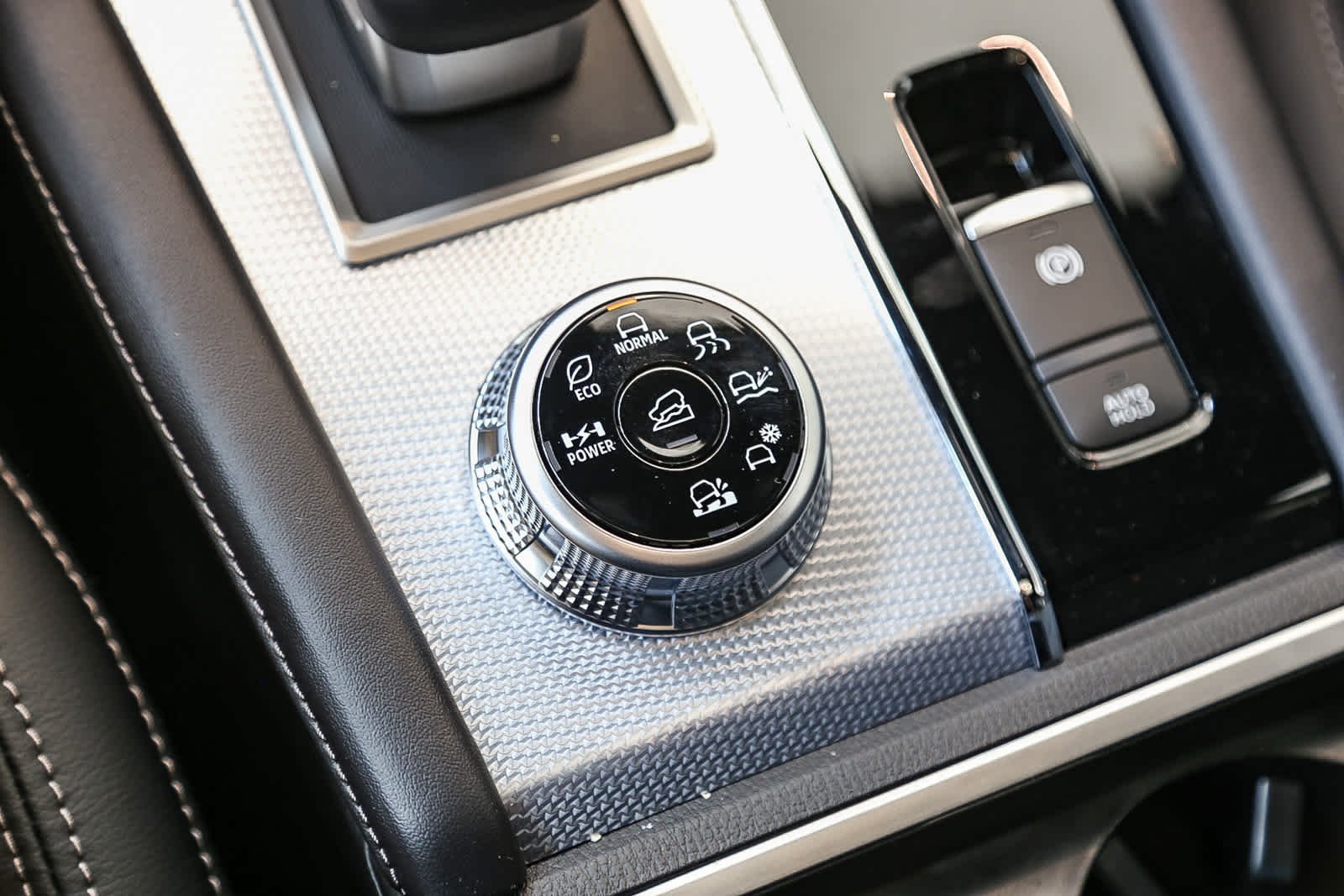New 2026 Moonrock Gray Nissan Platinum image 27