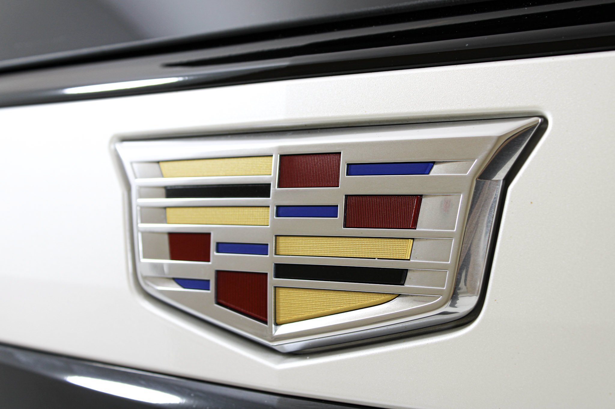 Used 2025 Crystal White Tricoat Cadillac Sport Platinum image 31