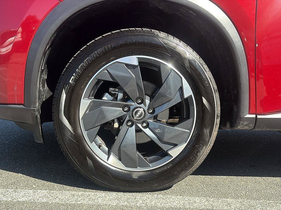 Used 2025 Scarlet Ember Tintcoat Nissan SV image 9
