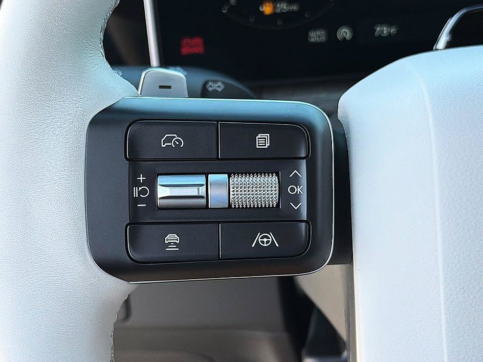 New 2027 Shimmering Silver Hyundai Limited AWD image 14