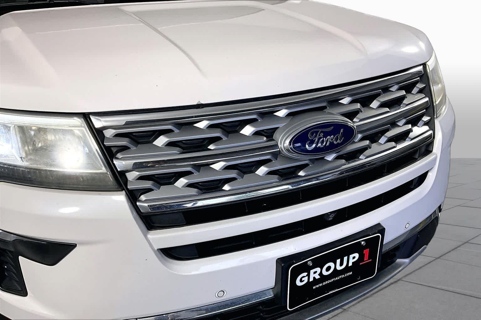 Used 2018 White Platinum Metallic Tri-Coat Ford Limited image 25