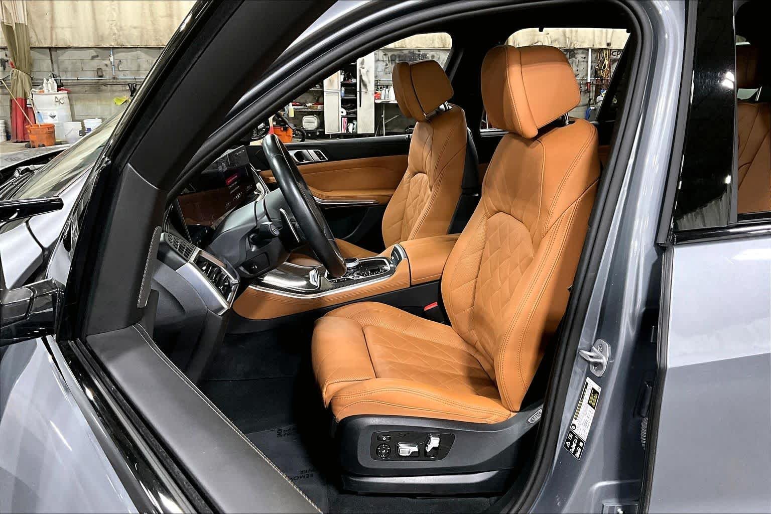 Used 2025 Skyscraper Grey Metallic BMW M60i image 14