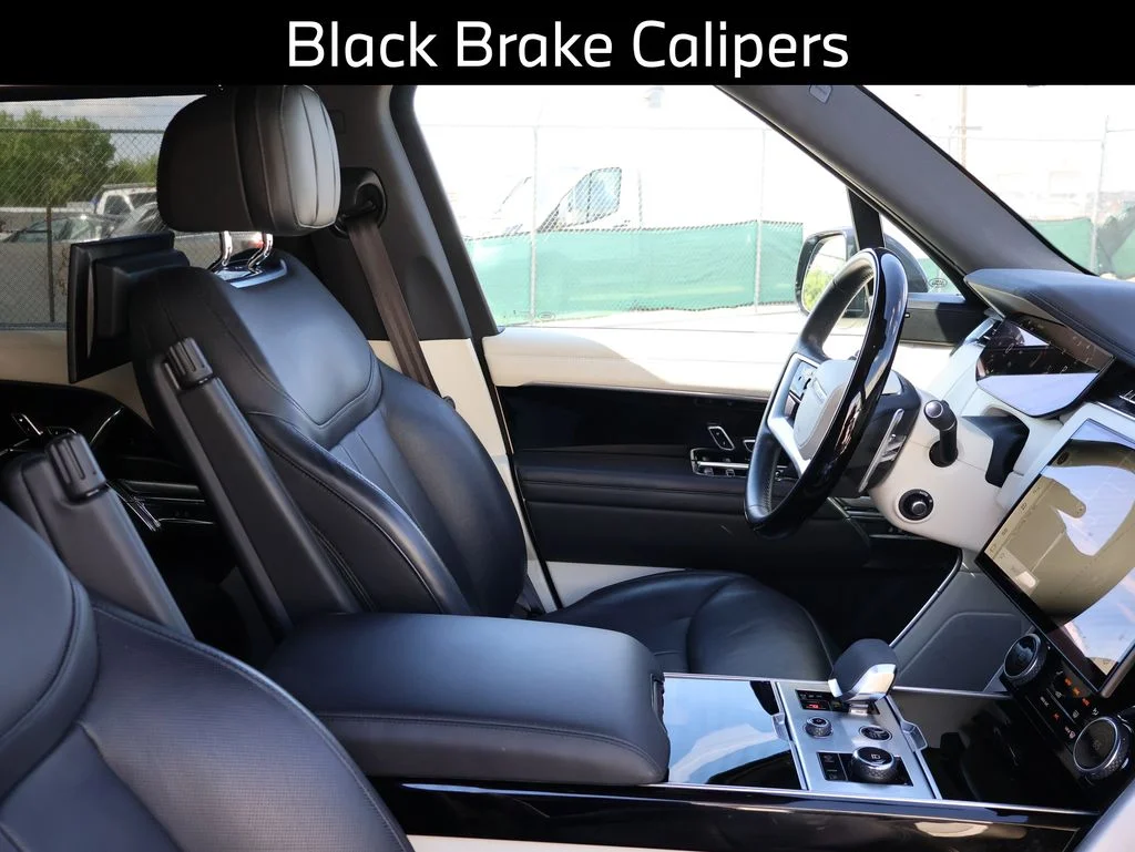Used 2023  Land Rover SE image 9